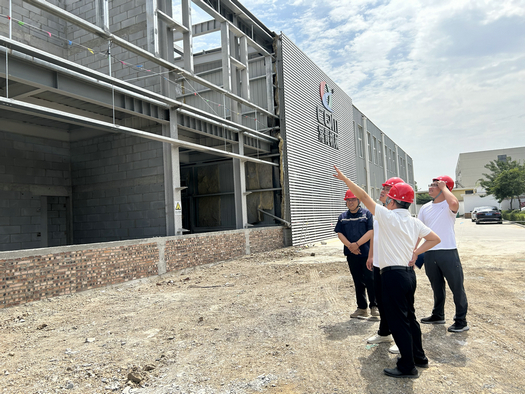 Maquinaria de jardinería Jining Changqing.jpg Maquinaria de jardinería Jining Changqing.jpg